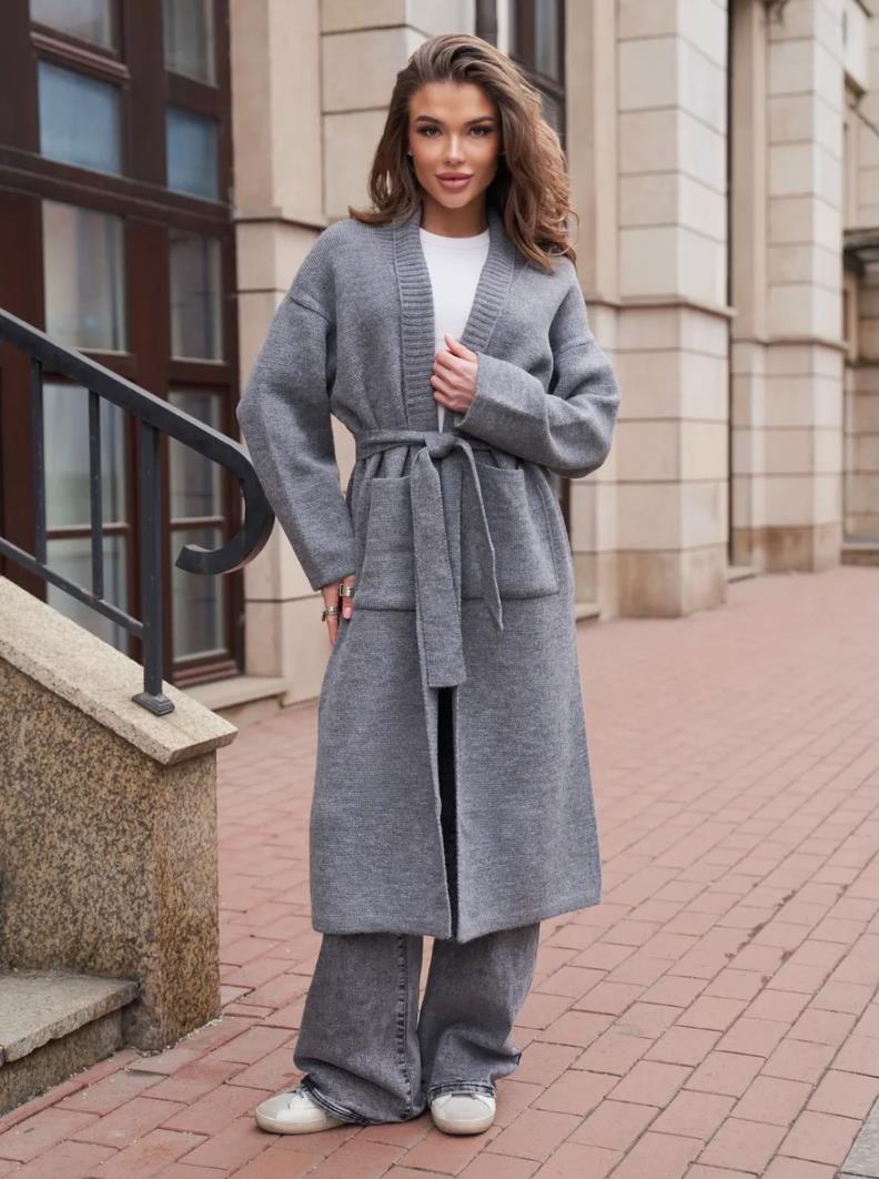 Damen Strickmantel mit Gürtel und praktischen Taschen Heidi-Mode