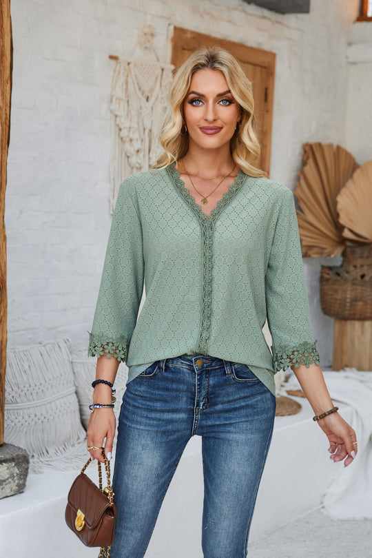 Damen Bluse mit dekorativem Lochmuster und Spitzendetail Heidi-Mode