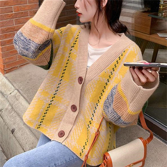 Damen Grobstrick-Cardigan mit buntem Karomuster und großen Holzknöpfen Heidi-Mode
