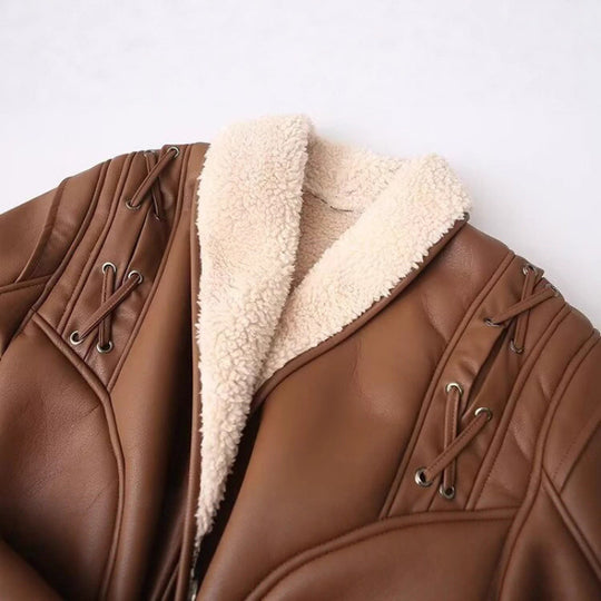 Damen Kunstlederjacke mit warmem Teddyfutter und eleganten Schnürdetails Heidi-Mode