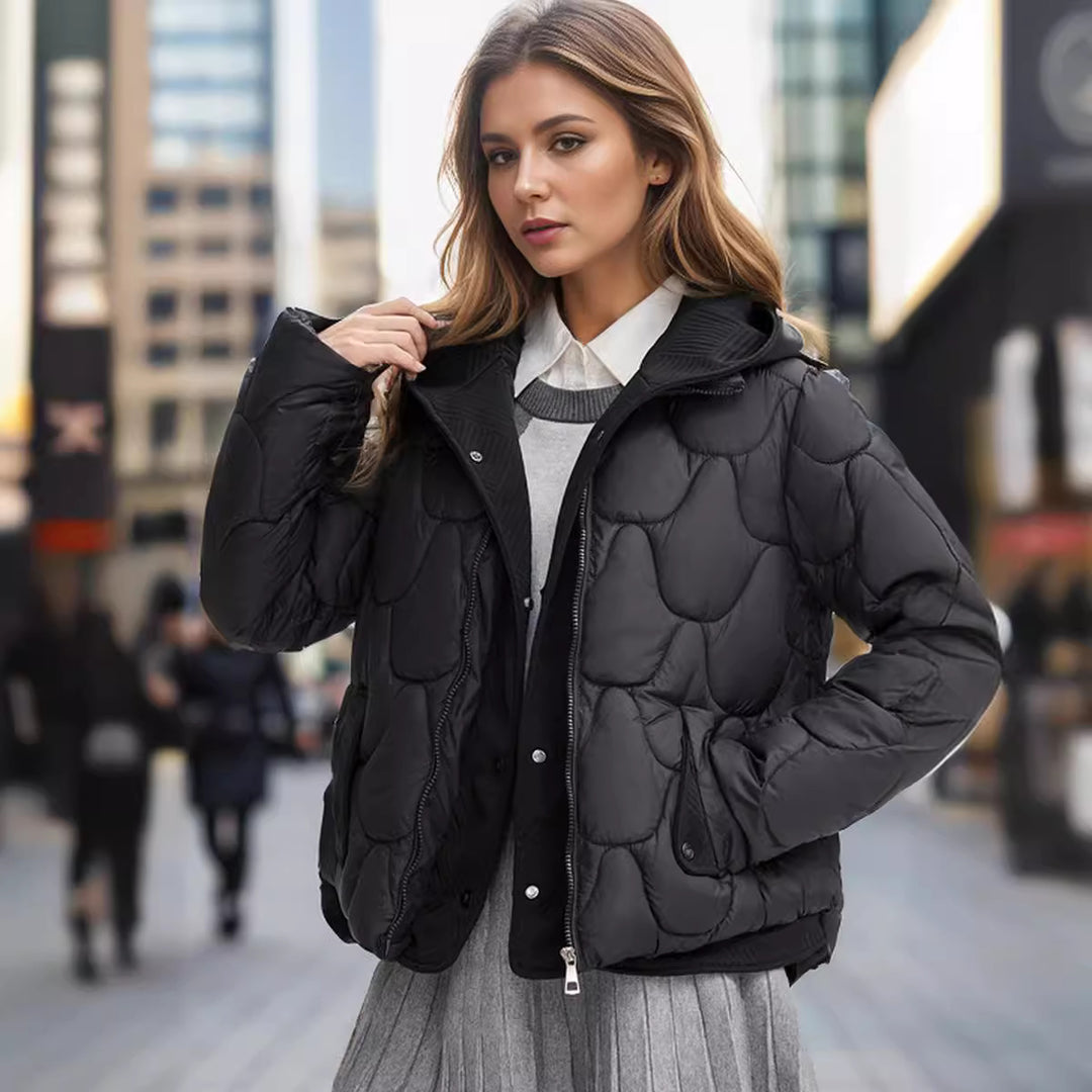 Damen modische gepolsterte Jacke mit abnehmbarer Kapuze und praktischen Taschen Heidi-Mode