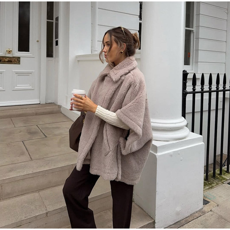 Damen Flauschiger Poncho Heidi-Mode