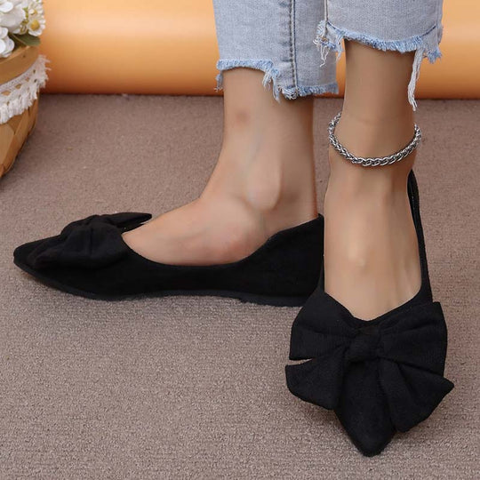 Flache Schuhe mit spitzer Zehenpartie