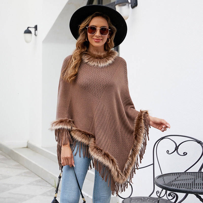Damen eleganter Poncho mit luxuriösem Kunstfellkragen und dekadenten Fransen Heidi-Mode