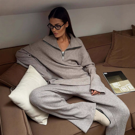 Damen Oversized Strickanzug mit modernem Stehkragen und Reißverschluss Heidi-Mode