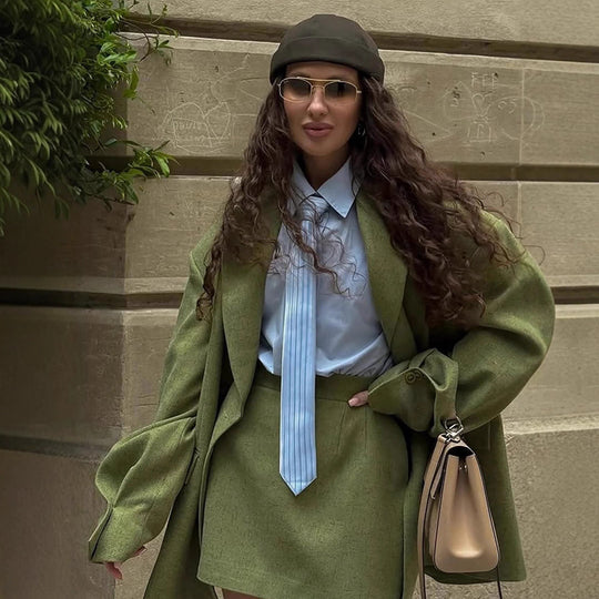 Damen Elegante Blazerjacke mit strukturiertem Stoff und passendem Minirock Heidi-Mode