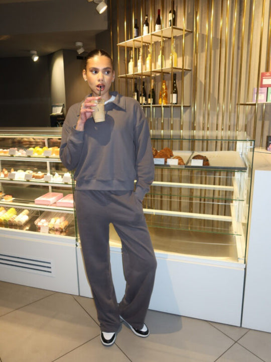 Damen sportliches Freizeit-Set mit eleganter Polokragen-Jacke und bequemen Jogginghosen Heidi-Mode