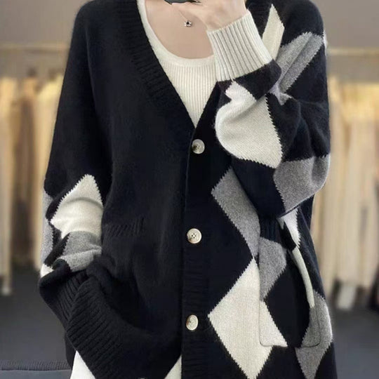 Damen Grobstrickjacke mit modernem Karomuster und praktischen Taschen Heidi-Mode