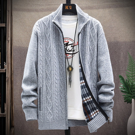 Herren Strickjacke mit Kunstlederdetails und hohem Kragen Heidi-Mode