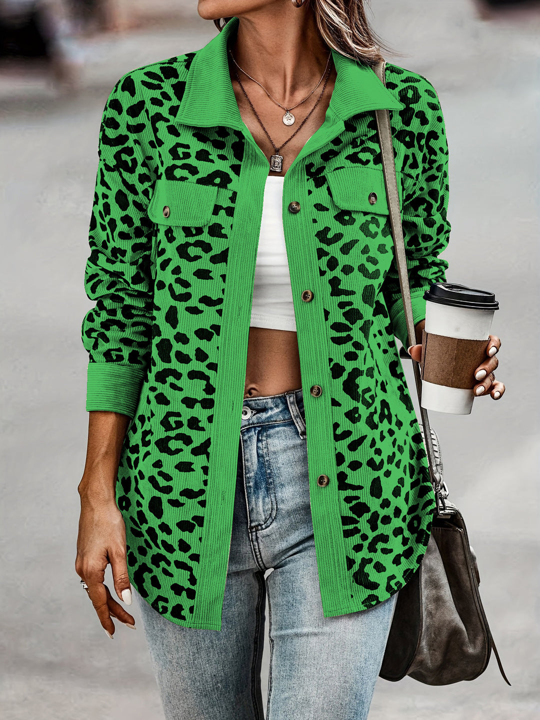 Damen Jacke im Leopardenmuster mit strukturiertem Stoff und praktischen Taschen Heidi-Mode