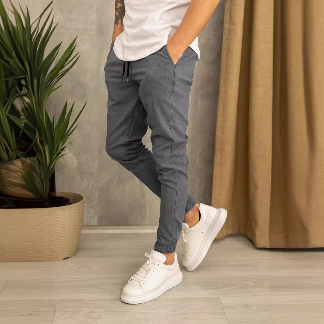 Herren Slim-Fit Jogginghose mit elastischem Bund und praktischen Seitenklapptaschen Heidi-Mode