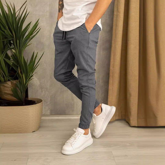 Herren Slim-Fit Jogginghose mit elastischem Bund und praktischen Seitenklapptaschen Heidi-Mode
