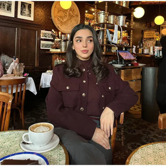 Damen Modische Kurzjacke mit praktischen Taschen und goldenen Druckknöpfen Heidi-Mode