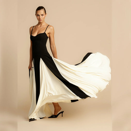 Damen Elegantes Maxikleid mit kontrastrierenden Stoffbahnen und schmalen Trägern Heidi-Mode
