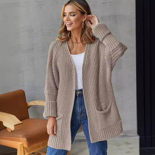 Damen gestrickter Cardigan mit großzügigen Taschen und strukturiertem Design Heidi-Mode