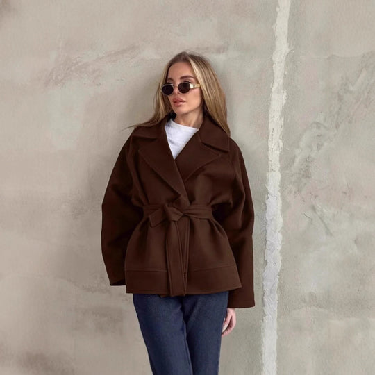 Damen Modische Wickeljacke aus hochwertigem Material mit taillierbarem Gürtel Heidi-Mode