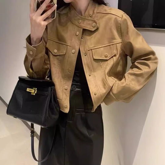 Damen Modische Kurzjacke im Stilmix mit Taschen und Knopfdetails Heidi-Mode
