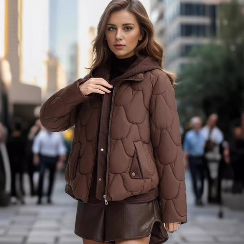 Damen modische gepolsterte Jacke mit abnehmbarer Kapuze und praktischen Taschen Heidi-Mode