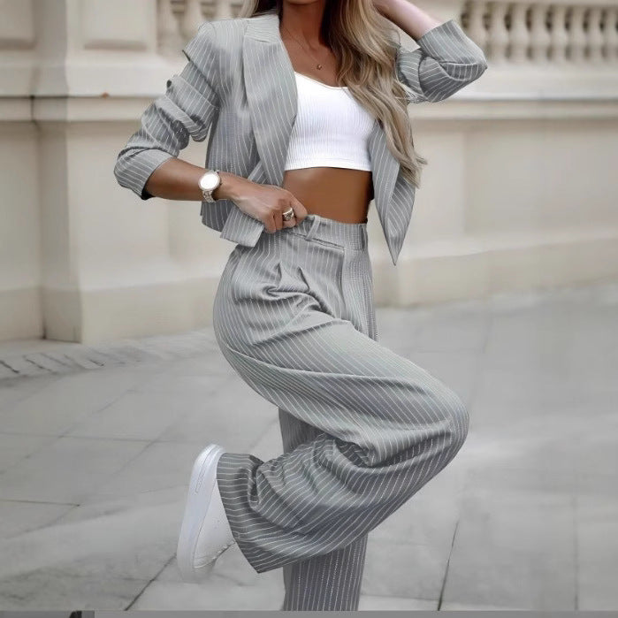 Damen stylisches Business-Outfit mit marginalem Streifenmuster Heidi-Mode