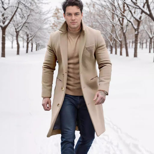 Herren eleganter Wollmantel mit schmalem Schnitt und goldenen Knöpfen Heidi-Mode