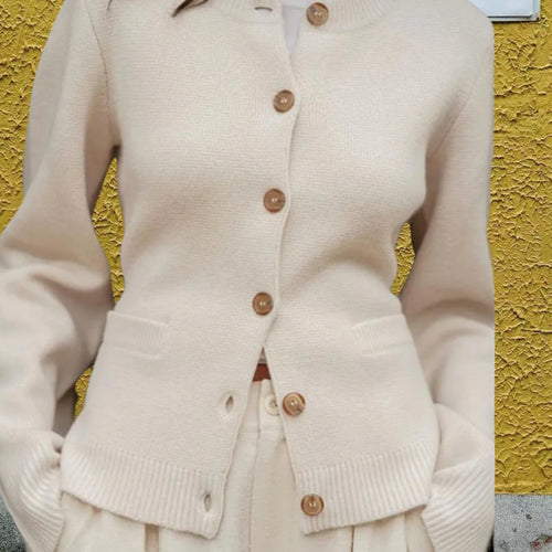 Damen Strickjacke mit eleganten Knöpfen und modernen Taschen Heidi-Mode