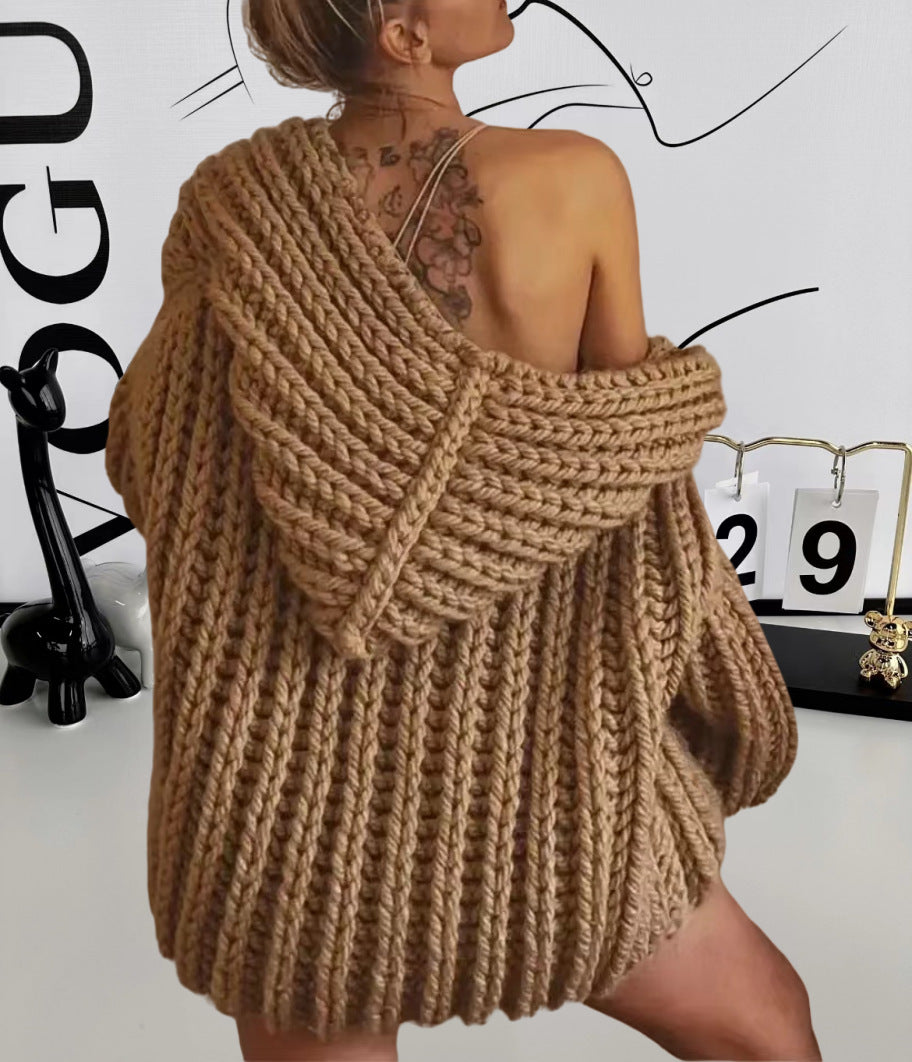 Damen Grobstrick-Hoodiejacke mit oversized Passform und tiefem Kragen Heidi-Mode