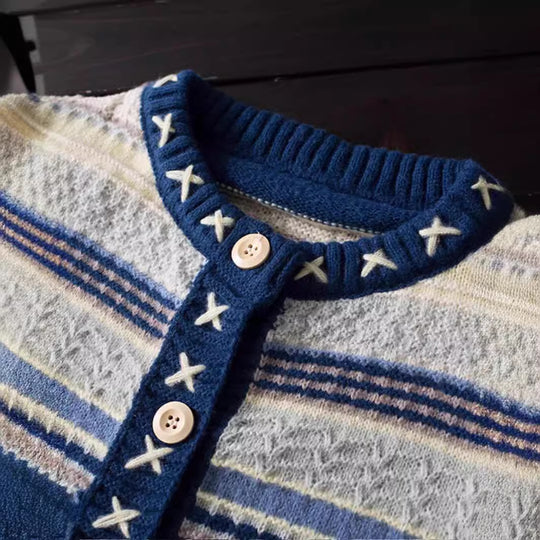 Damen Gemusterter Strickcardigan mit dekorativen Knöpfen und tiefen Taschen Heidi-Mode