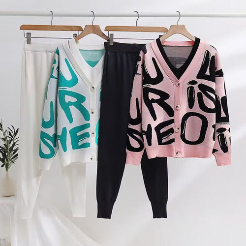 Damen gemütliches Strick-Loungewear-Set mit Dekorativem Schriftzug Heidi-Mode