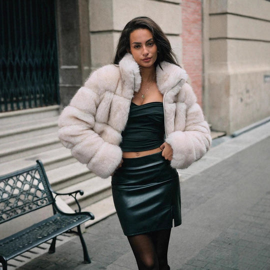 Damen Flauschige gesteppte Kunstfelljacke mit breiten Kragen und Reißverschluss Heidi-Mode