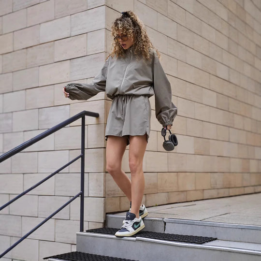 Damen lässiges Sport-Set mit winddichter Jacke und bequemen Shorts Heidi-Mode