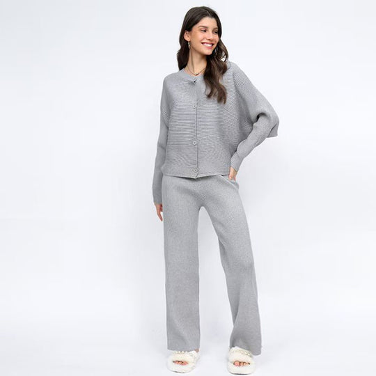 Damen hochwertiges Strick-Lounge-Set mit weiter Schnittführung und Knopfdetails Heidi-Mode