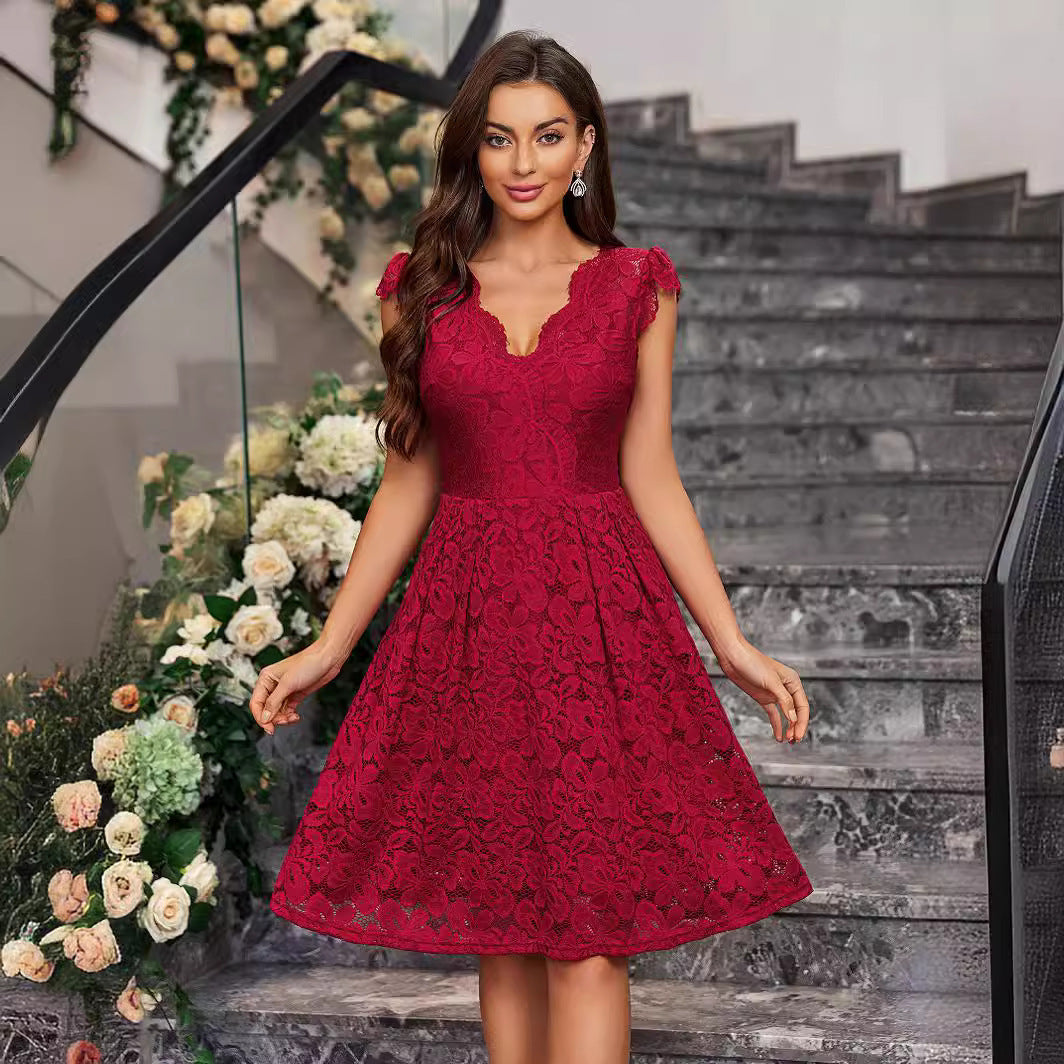 Damen Spitzenkleid mit floralen Applikationen und tiefem V-Ausschnitt Heidi-Mode