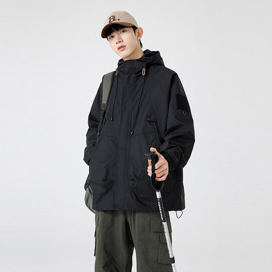 Herren Windbreaker-Jacke mit verstellbarem Kapuzenkragen und praktischen Taschen Heidi-Mode