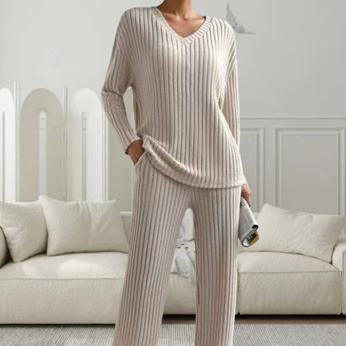 Damen Strickanzug mit modischem V-Ausschnitt und feinem Rippdesign Heidi-Mode