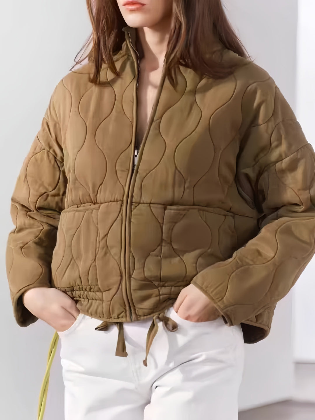 Damen gesteppte Oversized-Jacke mit hohem Kragen und elastischem Bund Heidi-Mode
