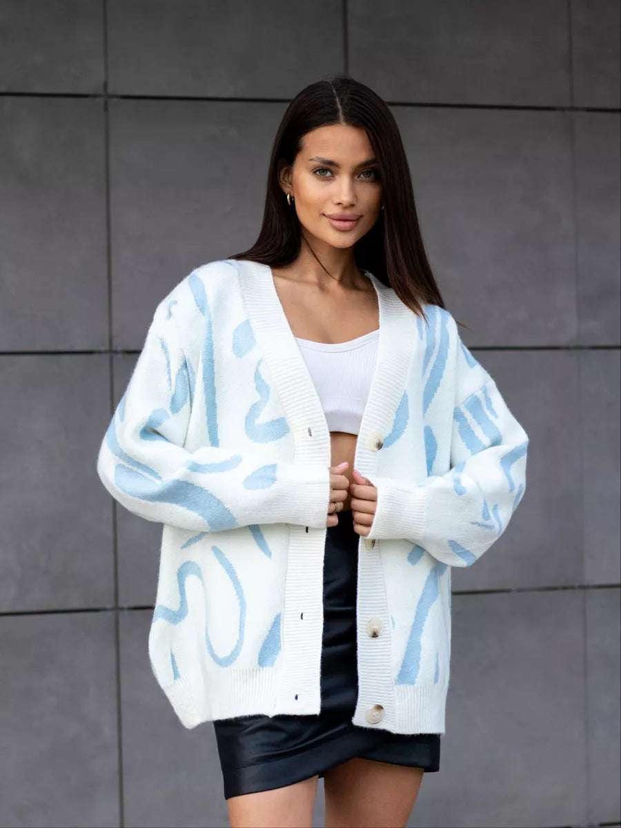 Damen modischer Strickcardigan mit verspieltem Muster und durchgehenden Knöpfen Heidi-Mode