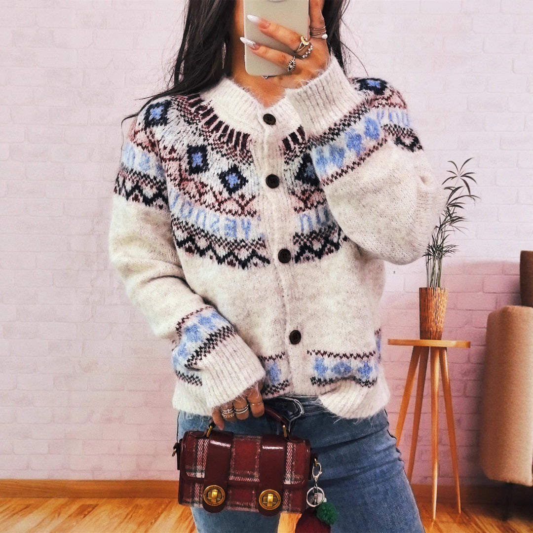 Damen Strickjacke mit buntem nordischen Muster und hochwertigen Holzknöpfen Heidi-Mode