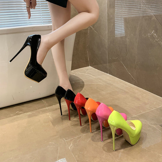 Damen Plateau-Pumps mit glänzendem Obermaterial und hohem Stiletto-Absatz Heidi-Mode