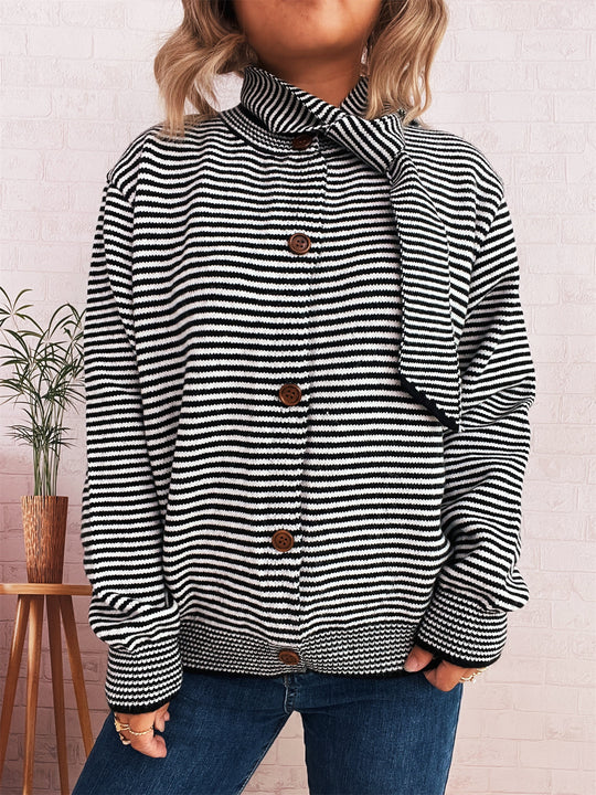 Damen gestreifte Strickjacke mit modernem Kragen und Knopfverschluss Heidi-Mode