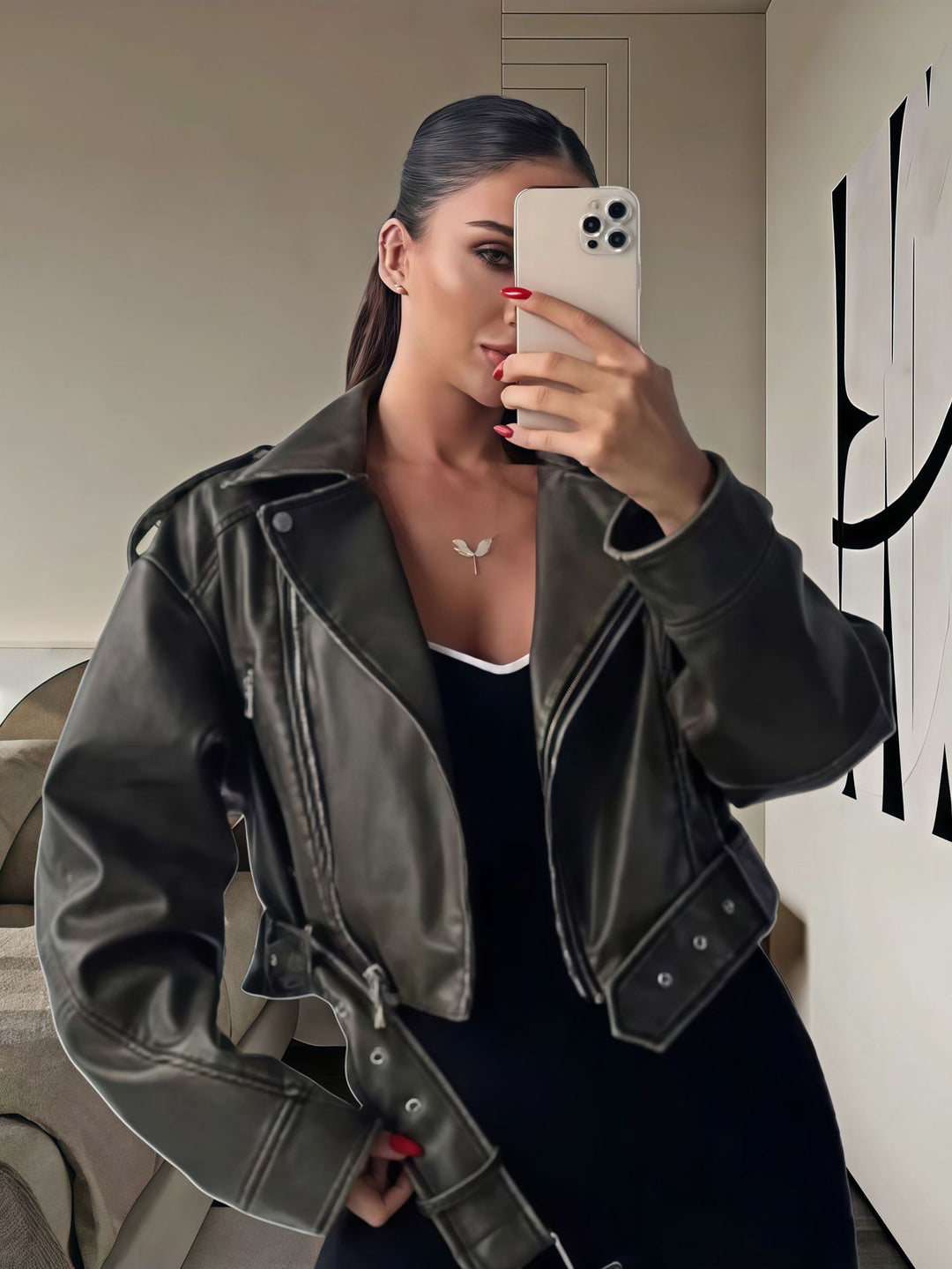 Damen cropped Kunstlederjacke mit asymmetrischem Reißverschluss und weichem Innenfutter Heidi-Mode