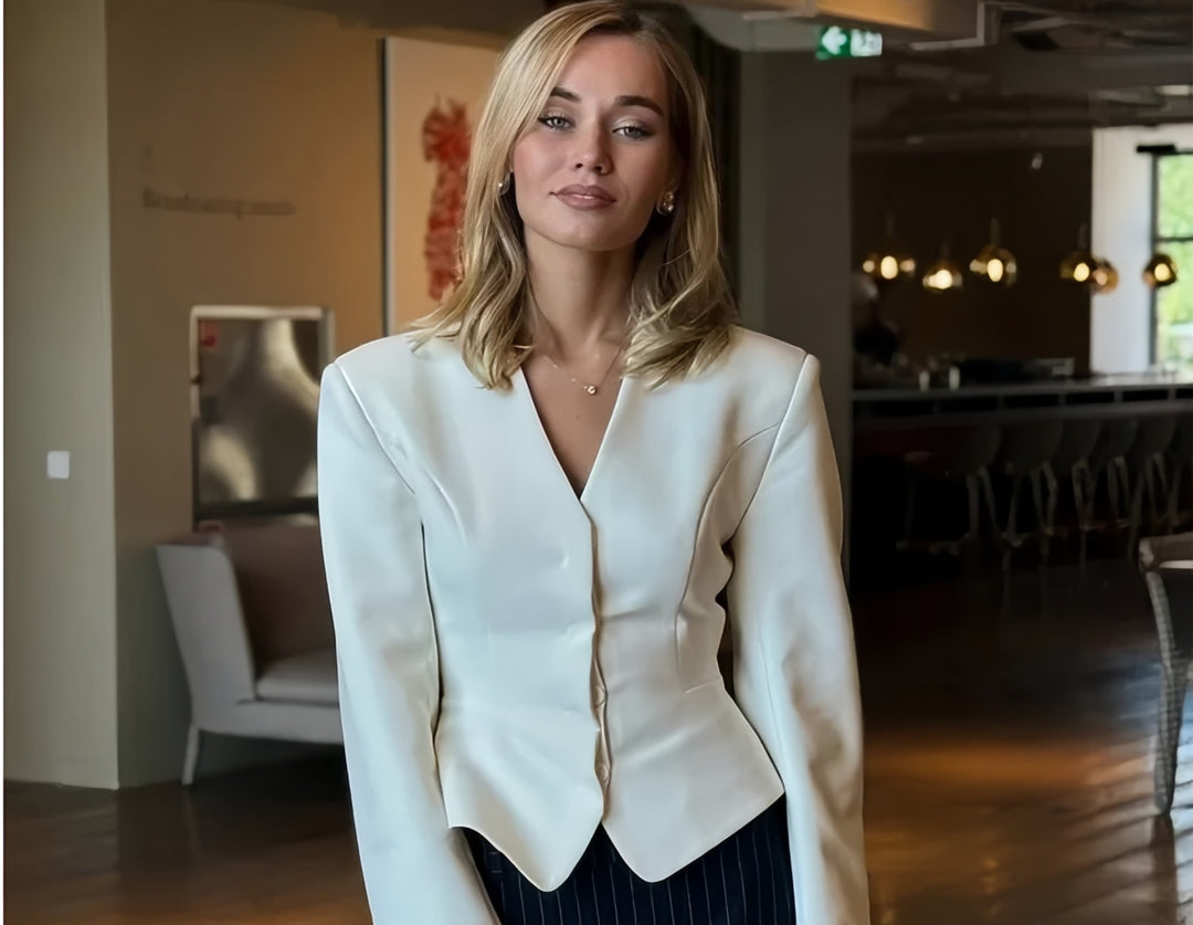 Damen modische Blazerjacke mit tailliertem Schnitt und eleganten Details Heidi-Mode