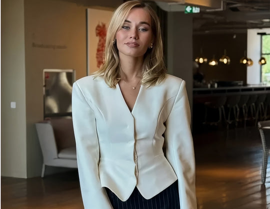 Damen modische Blazerjacke mit tailliertem Schnitt und eleganten Details Heidi-Mode