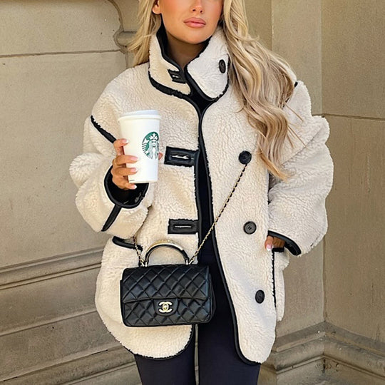 Damen kuschelige Fleecejacke mit hohem Kragen und dekorativen Knopfdetails Heidi-Mode