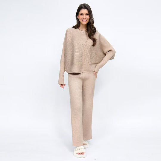 Damen hochwertiges Strick-Lounge-Set mit weiter Schnittführung und Knopfdetails Heidi-Mode