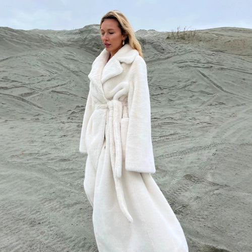 Damen Eleganter, gefütterter Wintermantel mit breitem Revers Heidi-Mode