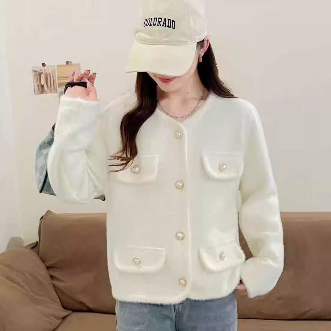 Damen Flauschiger Cardigan mit dekorativen Knopfdetails und praktischen Taschen Heidi-Mode
