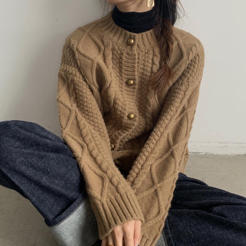 Damen Grobstrick-Cardigan mit Knopfdetails und Zopfmuster Heidi-Mode