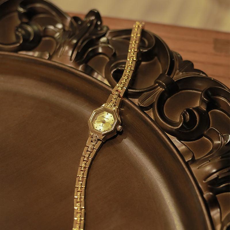 Heidi-Mode | Mittlere Alte Uhr