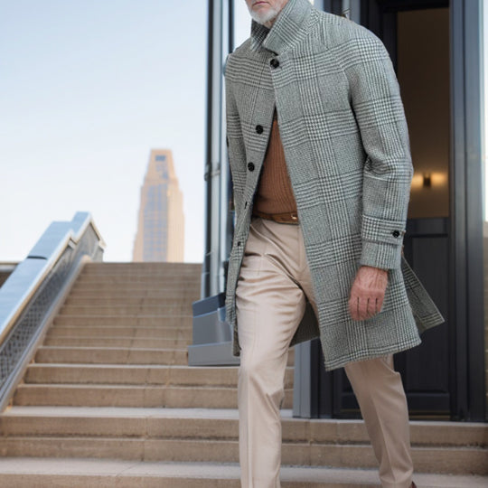 Herren eleganter Trenchcoat mit modernem Karomuster und Taillengürtel Heidi-Mode