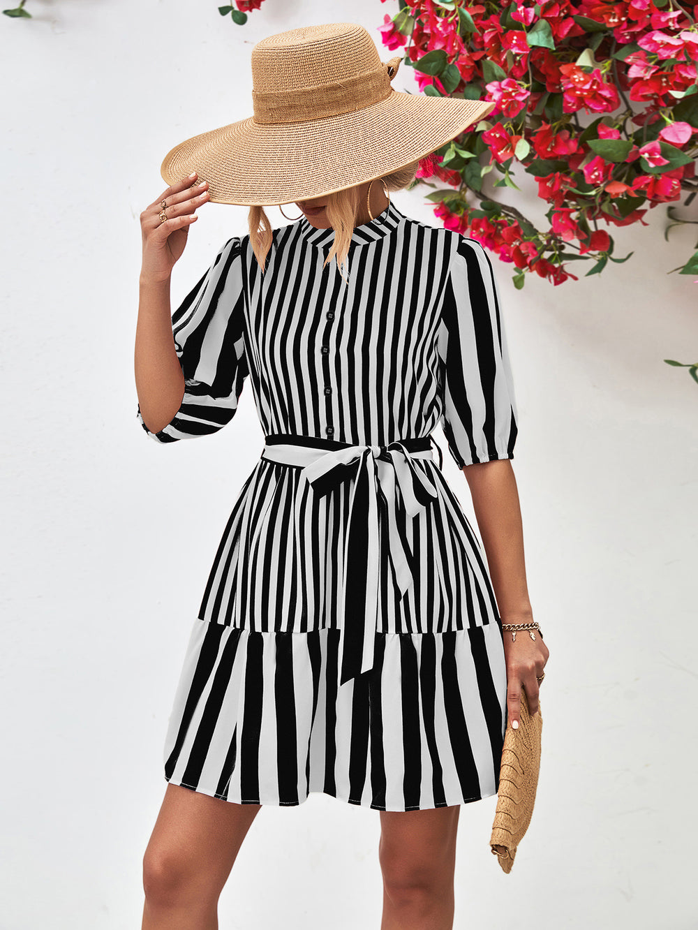 Damen gestreiftes Cocktailkleid mit voluminösen Ärmeln und tailliertem Gürtel Heidi-Mode